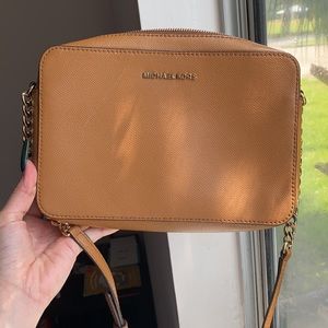 micheal kors cross body